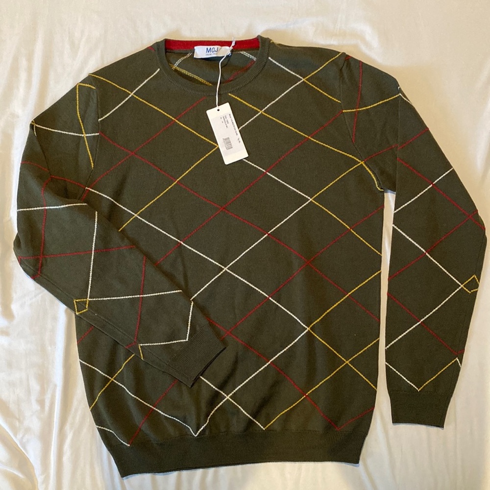 NWT Men’s sweater by MOJ.  Dark green base. Men’s size X-Large, slim fit.